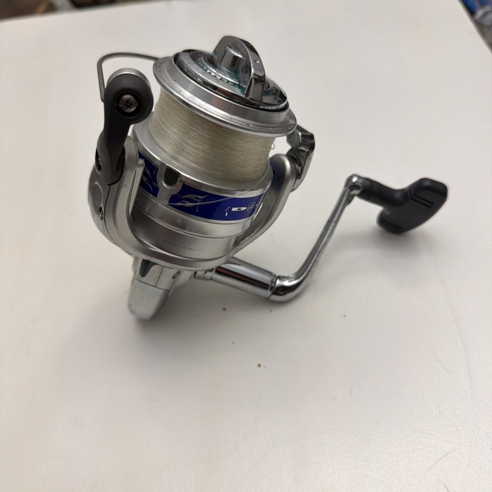 Daiwa D WAVE 4000-B Spinning Fishing Reel
